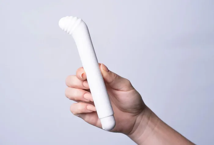 Maia Toys Female Sex Toys | Misty Long Rechargeable Bullet Vibrator - White